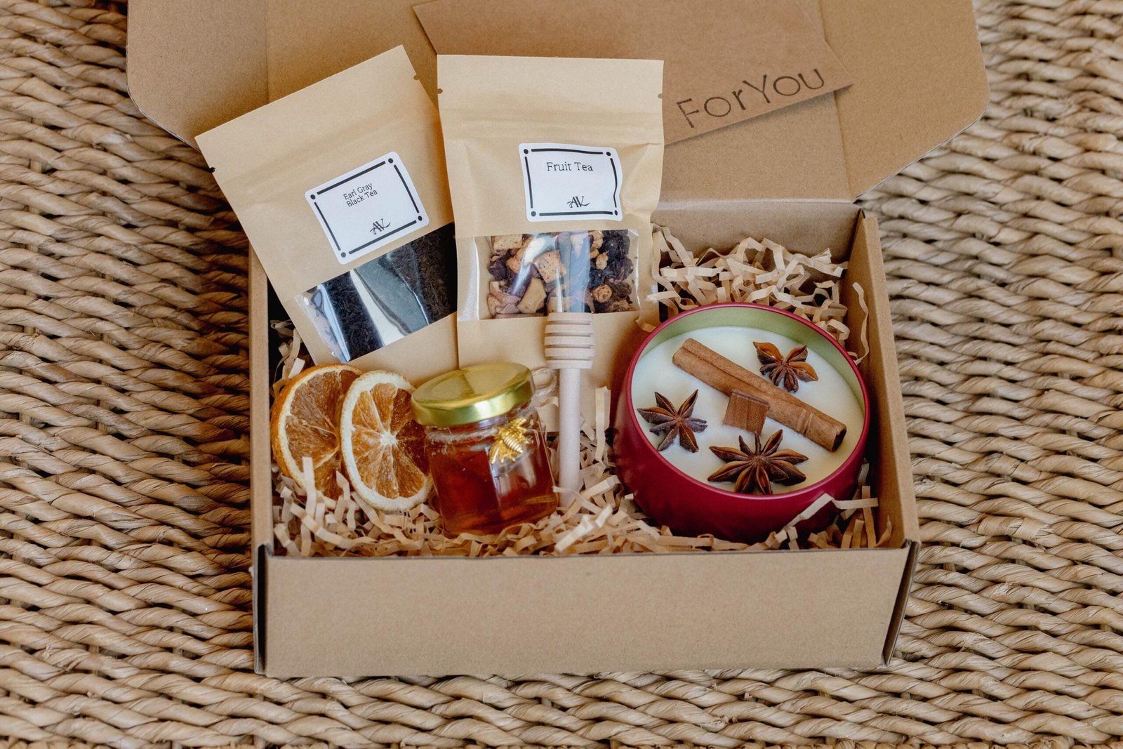 Candle, Tea & Honey Gift Set | Fruit Tea Selection 7 Candle, Tea & Honey Gift Set detail 6