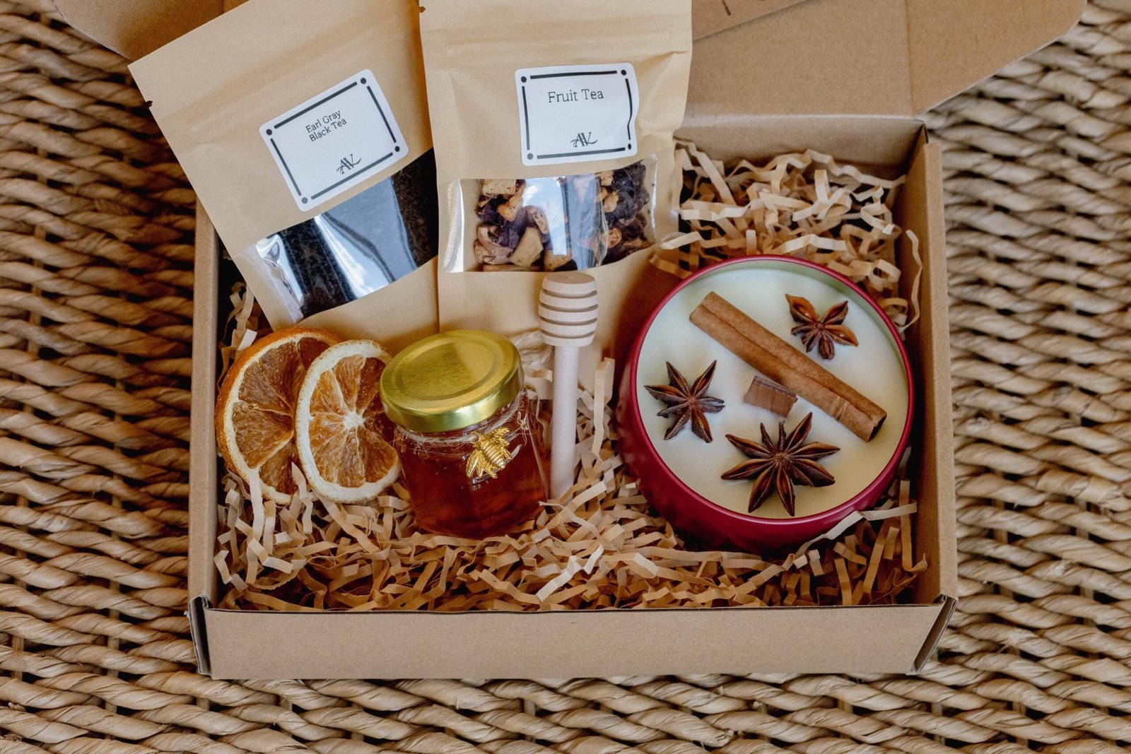 Candle, Tea & Honey Gift Set | Fruit Tea Selection 8 Candle, Tea & Honey Gift Set detail 7